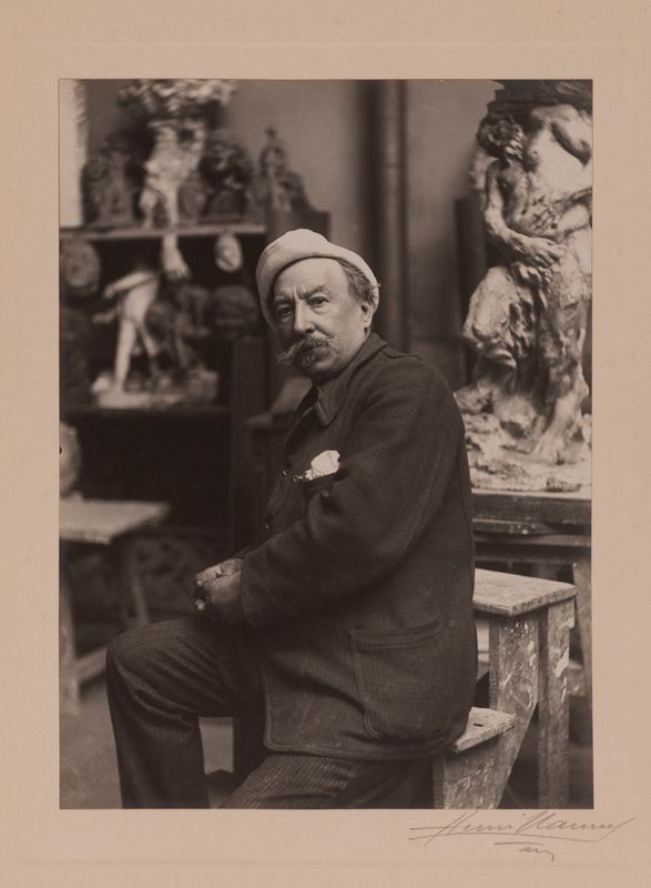 Jean-Antoine Injalbert dans son atelier