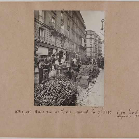 Aspect d'une rue de Paris pendant la guerre (rue Lacépède) Septembre 1914