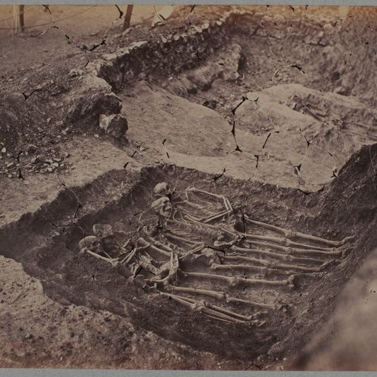Arènes de Lutèce, fouilles de 1870, cinq squelettes, 5ème arrondissement, Paris.