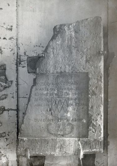 Détail de la pierre de fondation de l'ancienne abbaye, vestibule de l'ancien bâtiment, hôpital Saint-Antoine, 184 rue du Faubourg-Saint-Antoine, 12ème arrondissement, 19 février 1921