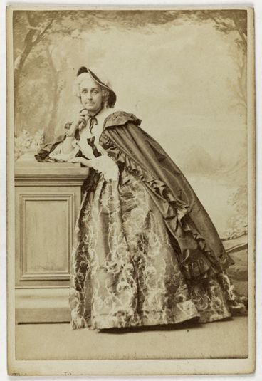 Portrait de Madame Munie, actrice au Théâtre des Variétés en 1842.