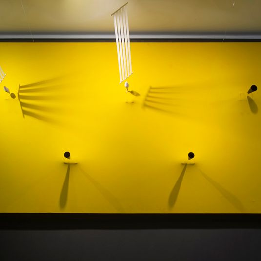 Mur magnétique jaune [Yellow Magnetic Wall]