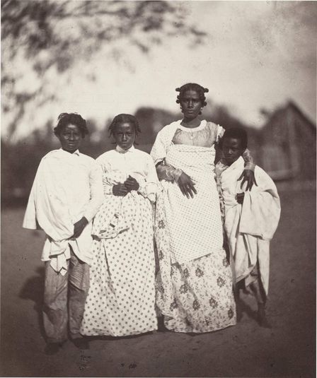 Femme Malgache et Ses Enfants (Madagascan Woman and Her Children) (Plate 3)