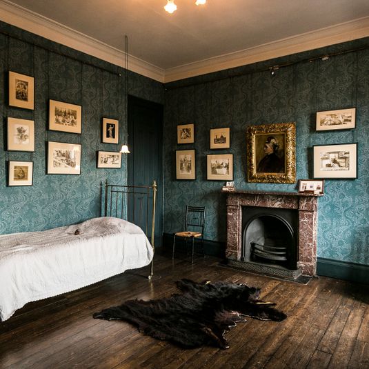 The Bedroom (La chambre)
