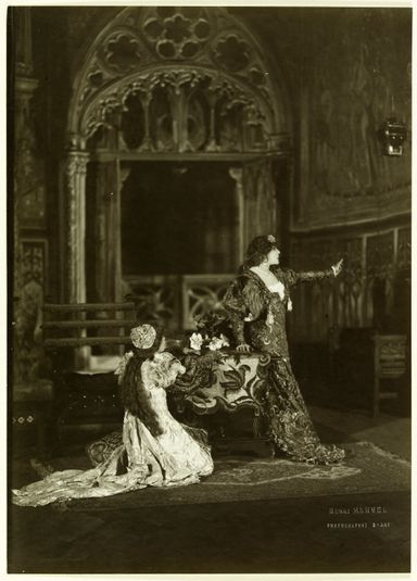 Blanche Durfrêne dans le rôle de Catarina et Sarah Bernhardt dans le rôle de la Tisbe, journée II, scène 5