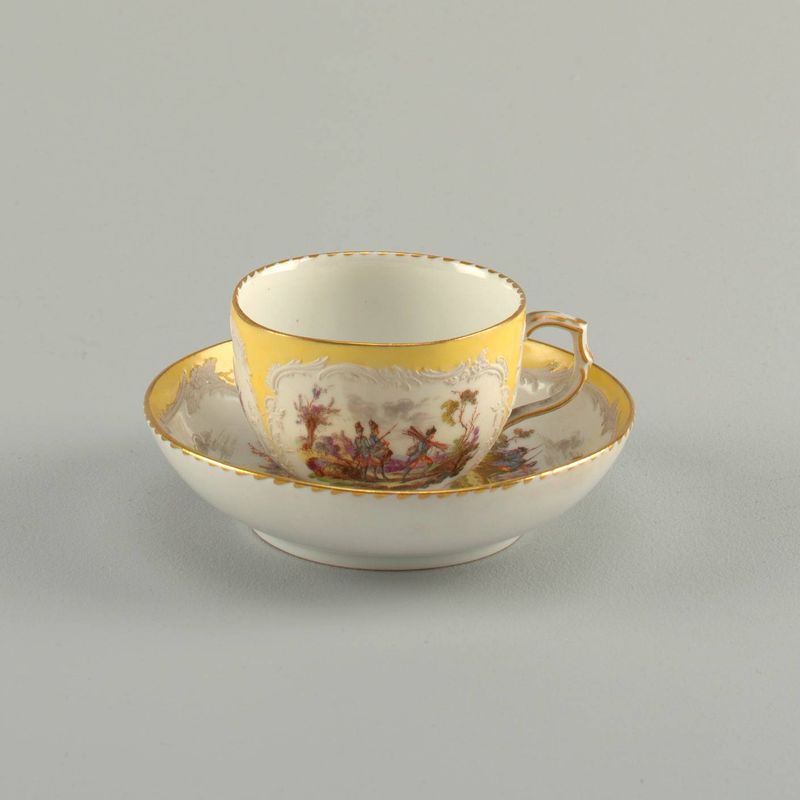 Cup and Saucer with Battle Scenes (Bataillen-Malerei)