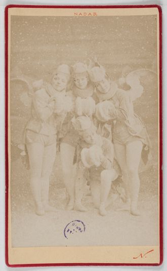 Portrait de Neufcourt, danseuse au Théâtre de la Gaîté en 1876, avec trois autres danseuses.
