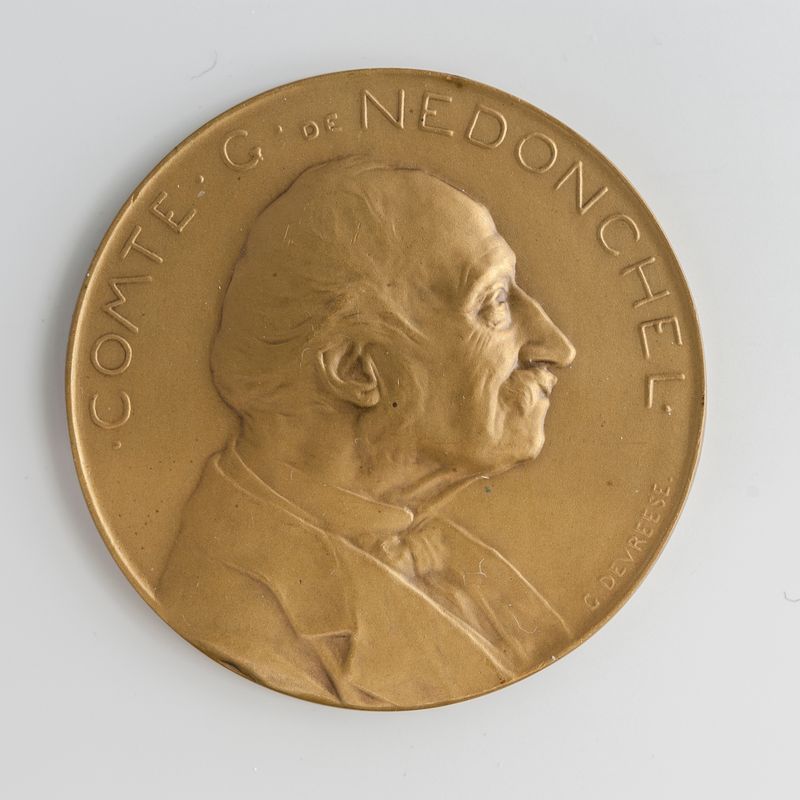 Médaille attribuée par la Ville de Tournai et la Société historique et archéologique à son président le comte Georges de Nedonchel (1813-1901), 1901