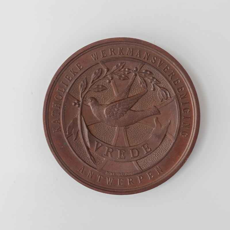 Médaille de mérite offerte par le syndicat des travailleurs catholiques d'Anvers