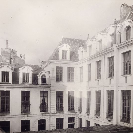 Hôtels Mérault, au 52 rue de Turenne, actuellement école primaire, 3ème arrondissement, Paris.