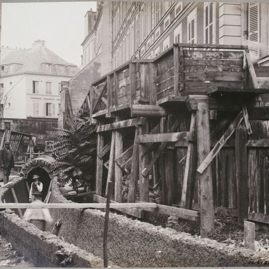 Série sur la Bièvre avant les travaux de recouvrement, estacade du Museum, 5ème arrondissement, Paris. 1905.