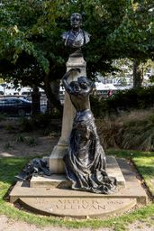 [4] At the Arthur Sullivan Statue