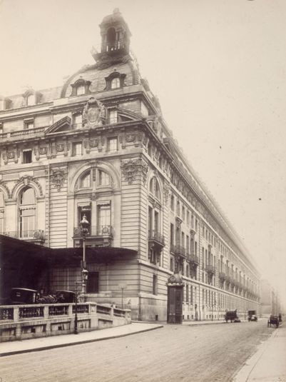 Palais d'Orsay. Vue de la façade de l'hôtel côté rue de Lille, 7ème arrondissement, Paris.