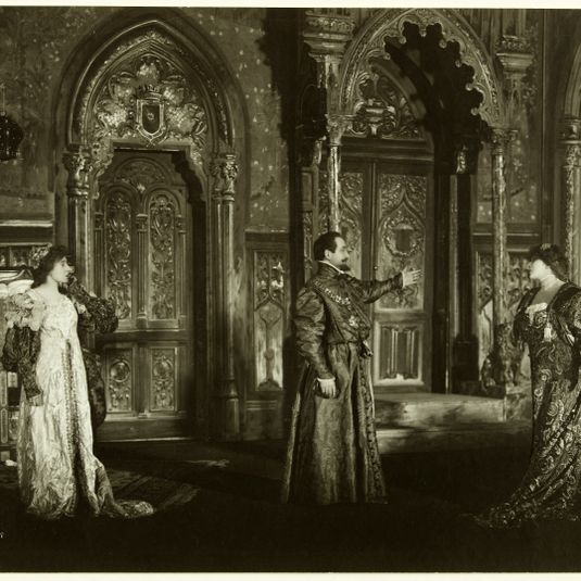 Blanche Dufrêne dans le rôle de Catarina, Desjardins en Angelo et Sarah Bernhardt en Tisbe, journée II, scène 6