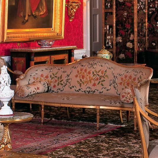 A fine George III Two-Tone Giltwood Set of Seat Furniture of Louis XVI Style