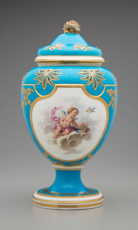 Potpourri Vase
Vase potpourri Pompadour, shape C, third size (alternate title)