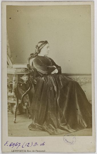 Portrait de la duchesse de Persigny, (née Eglé Napoléone Albine Ney Moskowa (princesse de la)), (épouse en secondes noces d'Hyacinthe Hilaire Adrien Lemoyne et en troisièmes noces du comte Charles de Villelume-Sombreuil), (1832-1890)