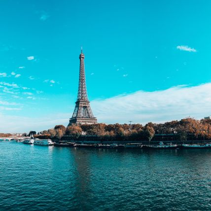Tour: The Story of the Eiffel Tower, 15 mins