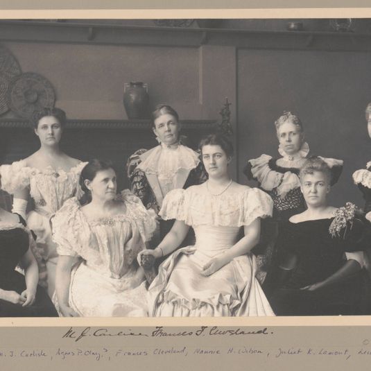 Frances Cleveland con esposas de altos funcionarios del presidente Cleveland
