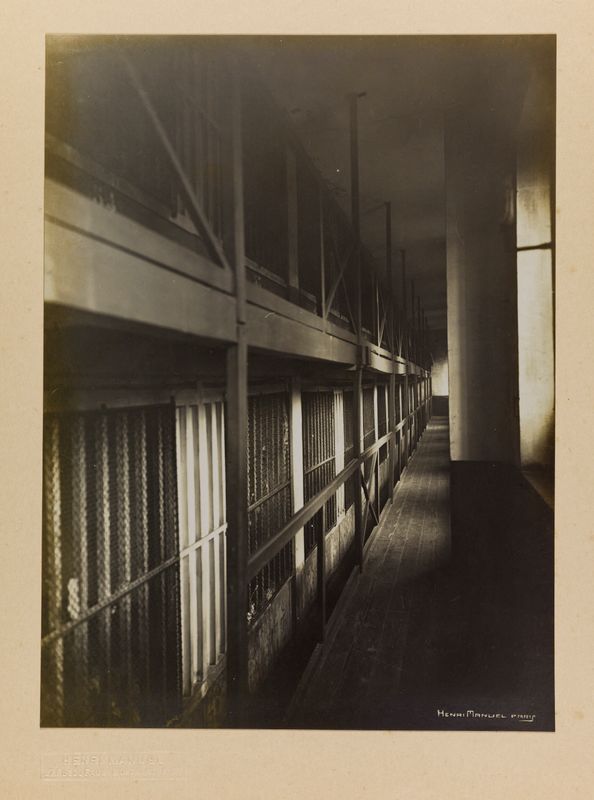 Couloir de la "Ménagerie", prison Saint-Lazare, maison d’arrêt pour femme,107 rue du Faubourg-Saint-Denis, 10ème arrondissement, Paris.