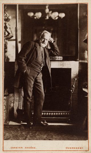 Victor Hugo dans le salon rouge à Hauteville House