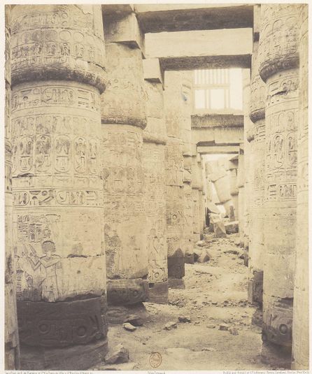 Karnak (Thèbes), Palais - Salle Hypostyle - Fenêtre et Chapiteaux des Galleries Latérales