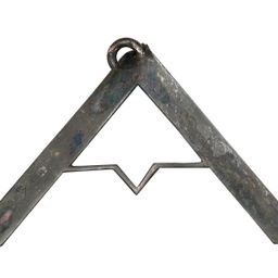 Token: Triangular object
