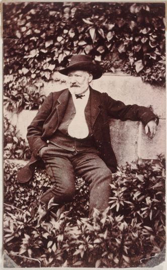 Victor Hugo dans le jardin de Hauteville House