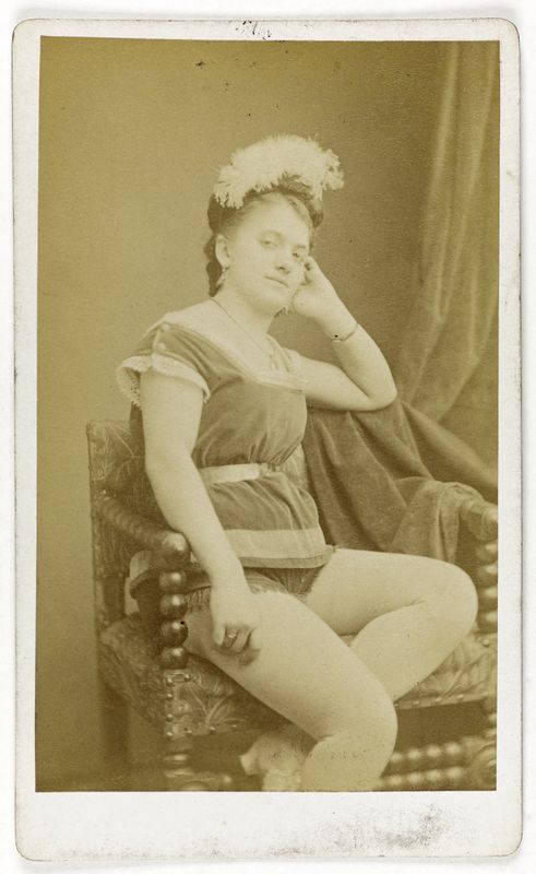 Portrait de Maria Morel, choriste et actrice de théâtre.