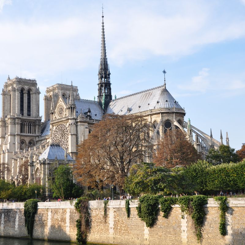 Tour: The Story of Notre-Dame, 15 min