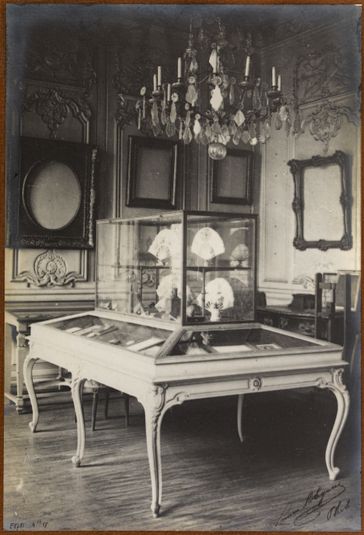 Musée Carnavalet, salle 37, boiserie de l'hôtel de Broglie. Protection des monuments pendant la Première Guerre mondiale, 23 rue de Sévigné, 3ème arrondissement, Paris.