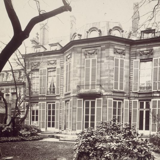 Façade sur le jardin, hôtel Bochard de Scaron, 17 rue de l'Université, 7ème arrondissement, Paris.