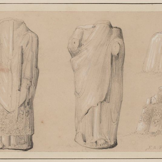 Fragments de statues provenant du portail de Notre-Dame.