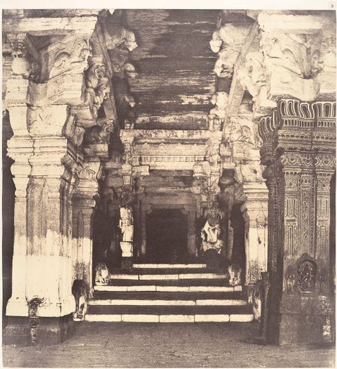 Entrance to the Thousand Pillared Mundapam in the Great Pagoda