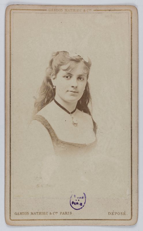 Portrait de Blanche Marie Eugénie Querette, actrice de théâtre entre 1868 et 1880.