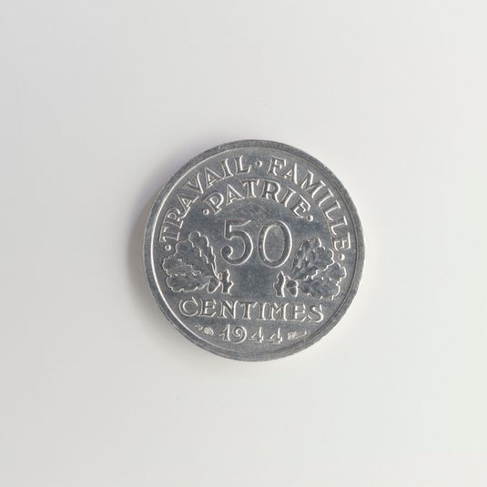 Pièce de 50 centimes en aluminium de l'Etat français, 1944