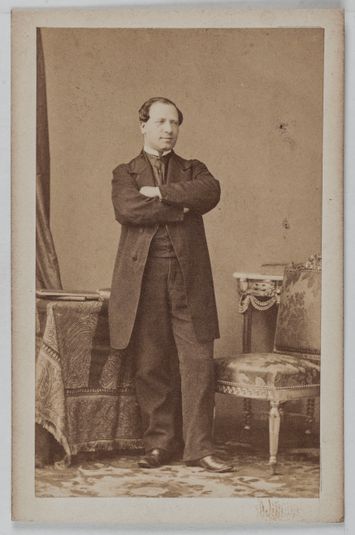Portrait de E. Nathan, acteur et chanteur à l'Opéra Comique et au théâtre des Bouffes Parisiens en 1868.