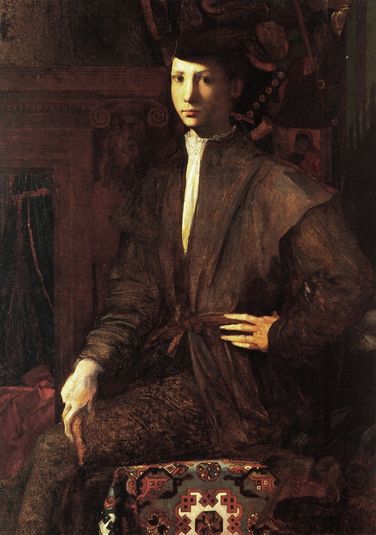 Portrait d'un jeune homme assis sur un tapis