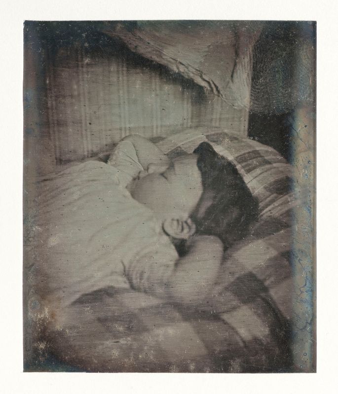Thérèse Riesener dormant, les mains sous la tête