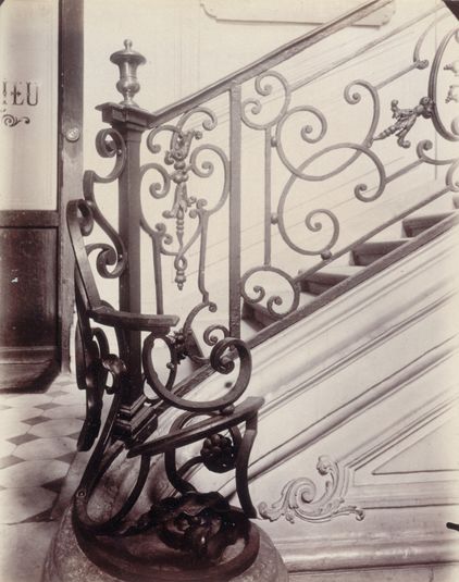 Détail de la rampe d'escalier en fer forgé, hôtel Dodun, 21 rue Richelieu, 1er arrondissement, Paris