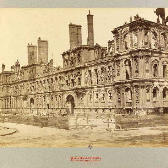 Ruines de la Commune de Paris, 1871. La façade de l'Hôtel de Ville, 4ème arrondissement, Paris.