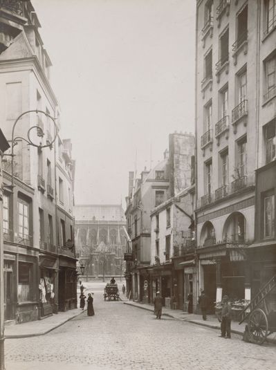 Rue Frédéric-Sauton, vue perspective vers Notre-Dame, 5ème arrondissement, Paris.