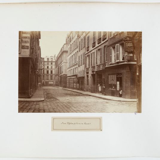 Rue Thérèse, vue prise de la rue du Hasard, 1er arrondissement, Paris.