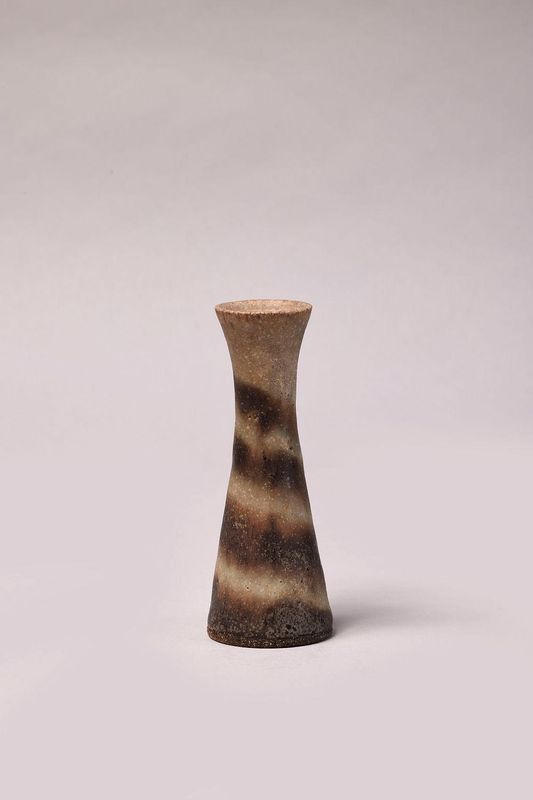 Small vase with spiral
