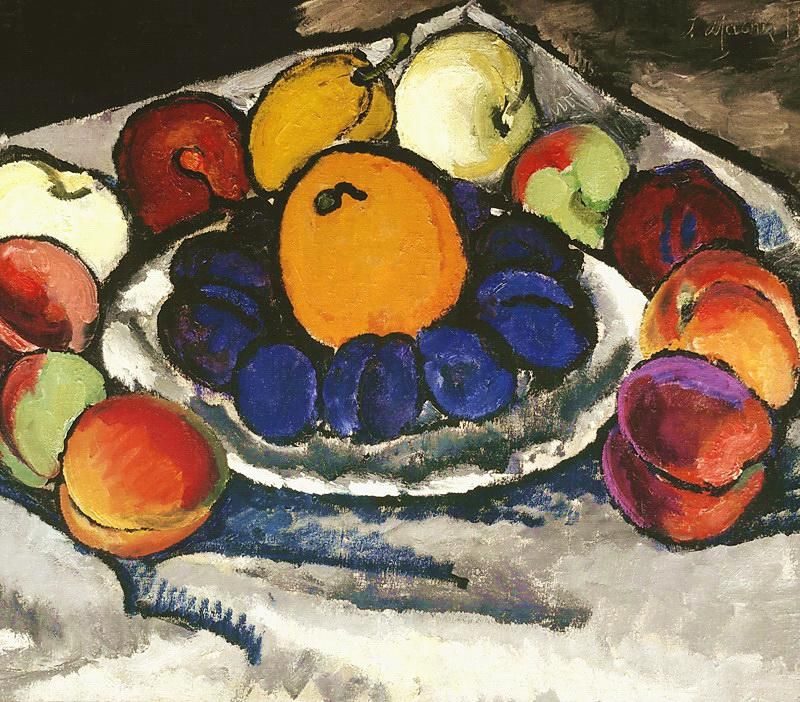 Fruit on the plate