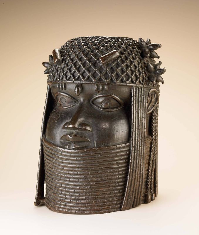 Commemorative head of a king
