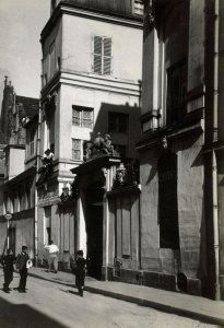 Façade de l'Hôtel de Flesselles, ancien Prévôt des Marchands au Nº52 de la rue de Sévigné, septembre 1904, 3ème arrondissement, Paris.