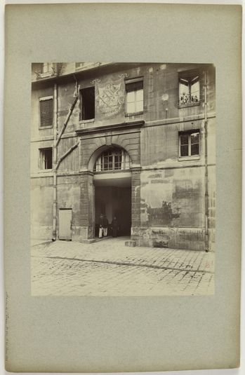 Voûte d'entrée prise de la première cour, prison de Saint-Lazare, 10ème arrondissement, Paris