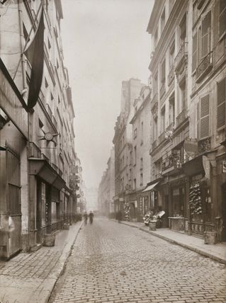 Enseigne de cordonnier, de boucherie chevaline, d’horloger. Hôtel d'Aumont, 22 rue des Nonnains-d'Hyères, 4ème arrondissement, Paris. 1er mars 1917.
