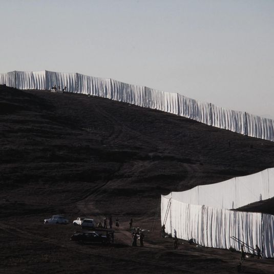 Running Fence, Sonoma and Marin Counties, California, 1972-76, Completing the unfurling